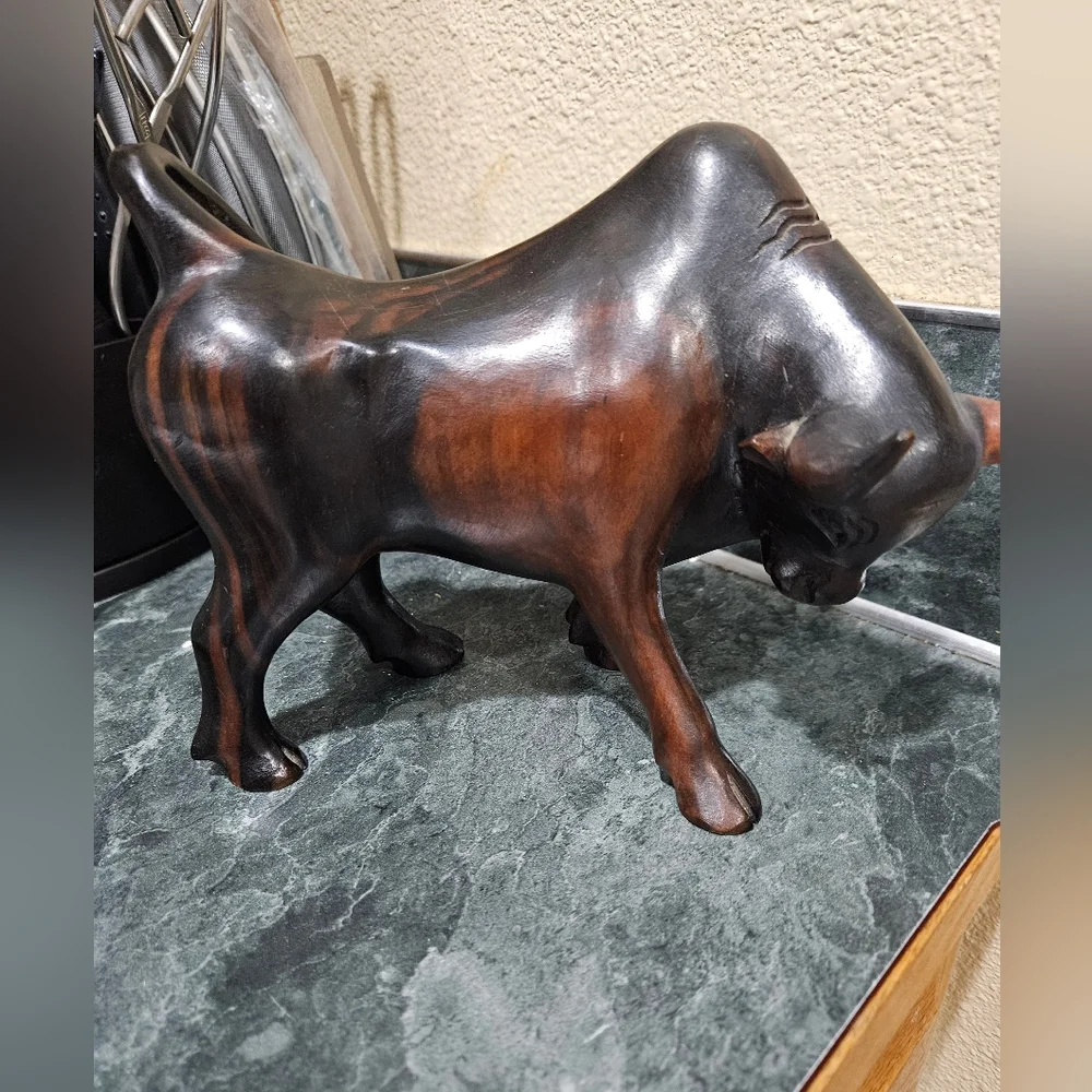 Handcrafted wooden Bull from the Phillipines - Picture 2 of 8